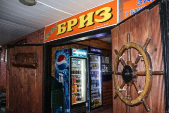 Летнее кафе на берегу моря